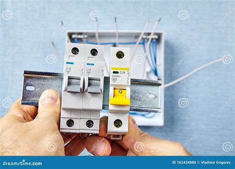 Dispositivo De Protección Contra Corriente Alterna O Fusible Automático ...