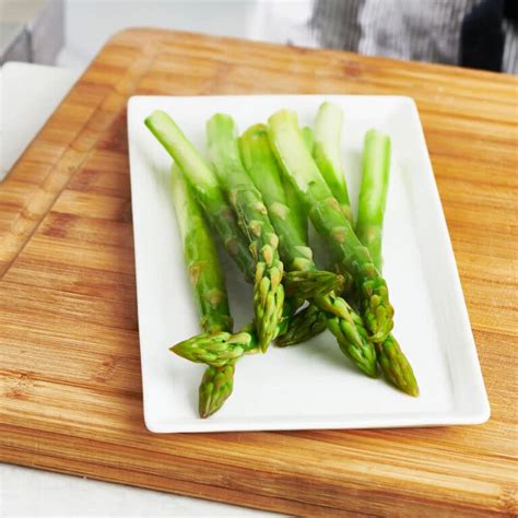 How to Steam Asparagus | Steamed Asparagus Recipe — The Mom 100