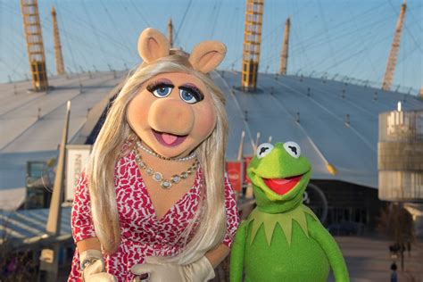 Is Kermit the Frog dating Miss Piggy? | The US Sun