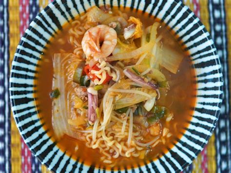 SPICY AND REFRESHING SEAFOOD RAMEN RECIPE