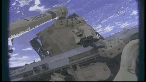 Astronaut Spacewalk GIF - Astronaut Spacewalk Space Station - Discover ...