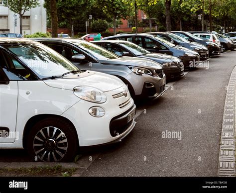 Cars in rows fiat 500 hi-res stock photography and images - Alamy