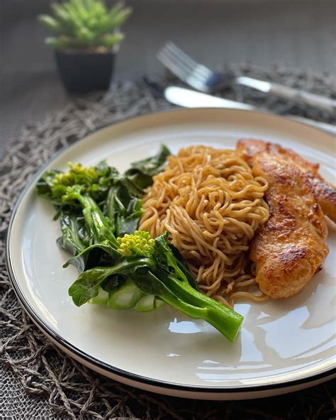 Pancit Canton with Broccoli and Fried Chicken