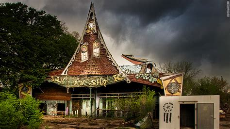 Geauga Lake, Aurora - Scenes from abandoned amusement parks - CNNMoney