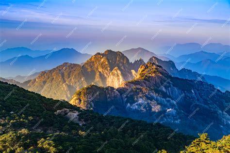 Premium Photo | Sunrise in mount huangshan, china