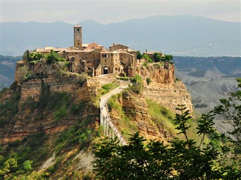 9 Most Beautiful Hilltop Towns in Italy - Condé Nast Traveler