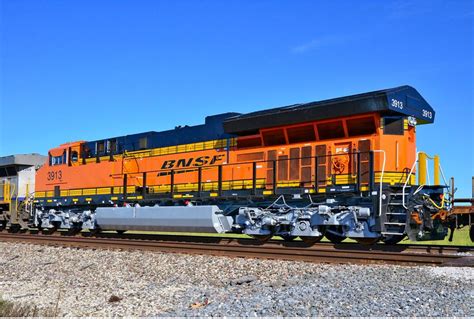 BNSF ET44C4, Diesel locomotive from Evolution Series, at Floyd Missouri ...