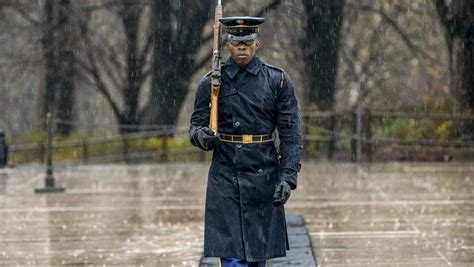 U.S. Soldier Guards Tomb Of The Unknown Through Severe Thunderstorm ...