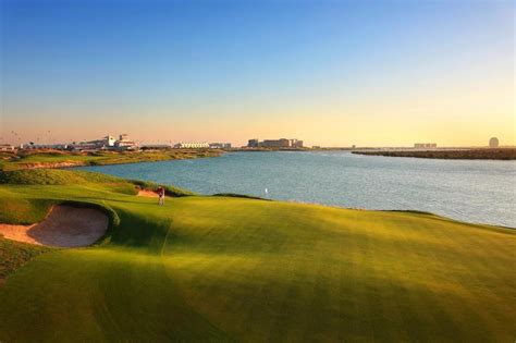 Yas Links, find the best golf trip in Abu Dhabi