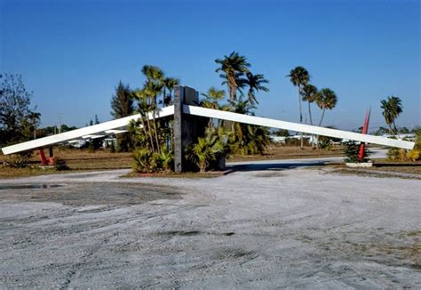 Historic Photo : 1979 Drive-in cinema, Route 19, Pinellas Park, Florida | Margolies | Roadside ...