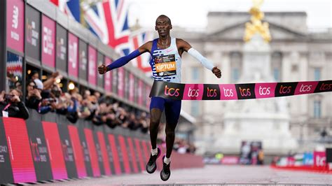 Kelvin Kiptum: World marathon record holder and his coach die in car crash | World News | Sky News