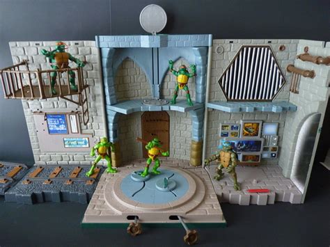 Teenage Mutant Ninja Turtles Lair Playset 2003 16'' TMNT Figures ...