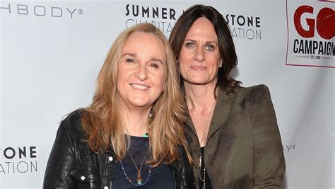 Melissa Etheridge and Linda Wallem tie the knot - CBS News