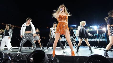 Taylor Swift adds 3 Indianapolis tour dates - Axios Indianapolis