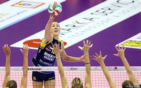 Women's Update: Kim Hill Continues to Sizzle Overseas - USA Volleyball