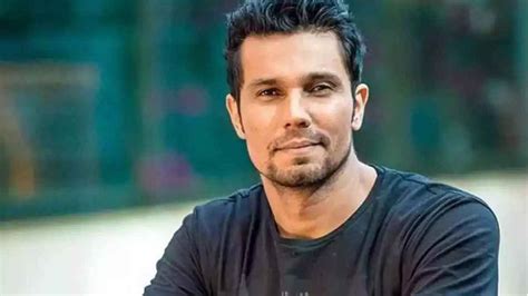 Randeep Hooda Visits Swatantrya Veer Smarak, Meets Savarkar's Family