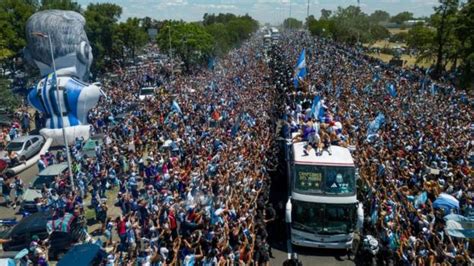 World Cup 2022: How Argentina's chaotic celebrations unfolded ...