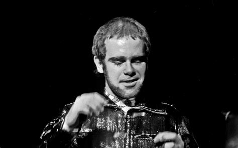 File:Elton John 1972 1603720019.jpg - Wikimedia Commons