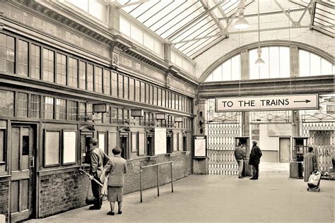 Fulham Broadway | The ticket hall in November 1988. With new… | Flickr