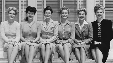 WWII Revolutionized Women's Fashion — 20 Photos Proving 1940s Style Is ...