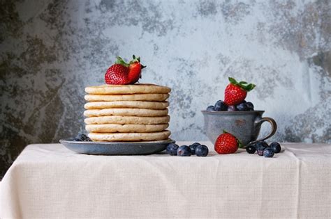 Premium Photo | Pancakes with fresh berries