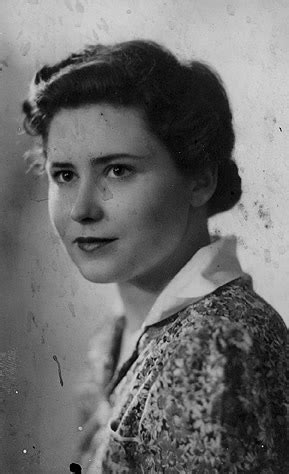 Doris Lessing Biography, Doris Lessing's Famous Quotes - Sualci Quotes 2019