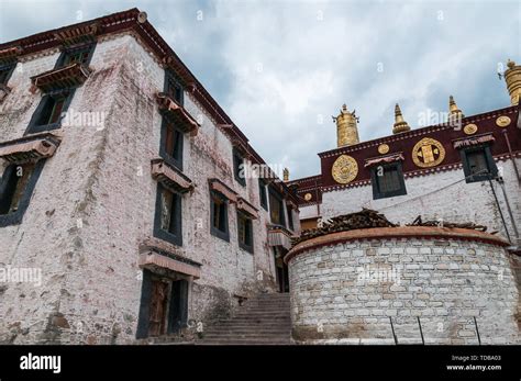 Architecture in Tibet Stock Photo - Alamy