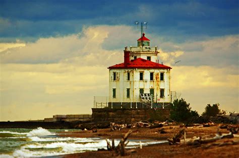 Fairport Harbor West Breakwater Lighthouse Photograph by Dave Smith