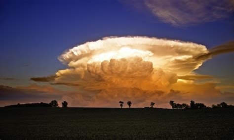 Cumulonimbus Clouds & Their Features - Higgins Storm Chasing