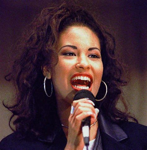 Selena Quintanilla Biography Book