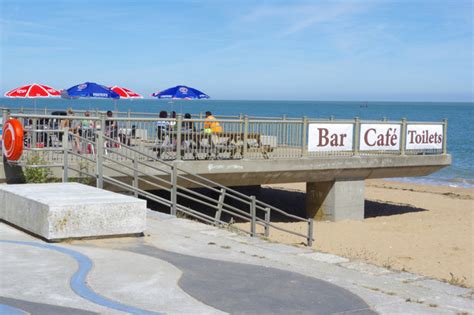 Coasters Bar and Cafe, Ramsgate © Stephen McKay cc-by-sa/2.0 :: Geograph Britain and Ireland