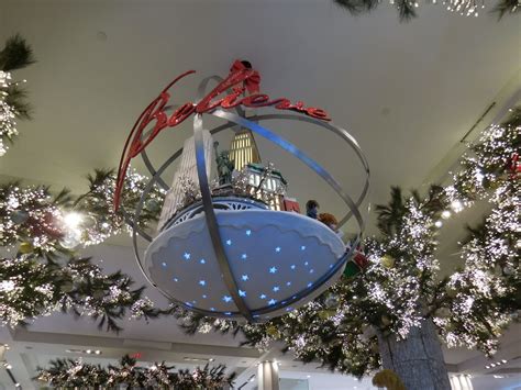 Durante Navidad, adornan super mega bonito en la tienda #Macys en #NY. Siempre había escuchado ...