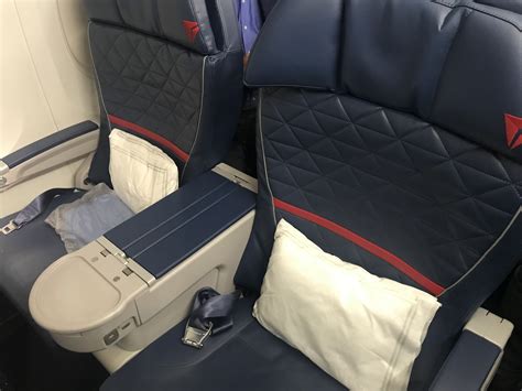 Delta 757 Domestic First Class Review: Minneapolis to San Francisco ...