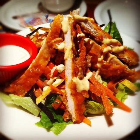 Boneless Buffalo Chicken Salad from Chili’s | Nurtrition & Price