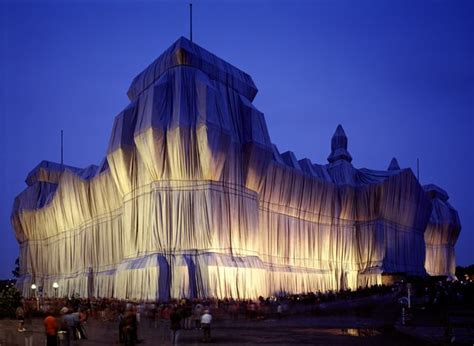 Christo and Jeanne-Claude - Wrapped Reichstag | Christo and jeanne ...