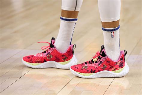 Steph Curry Pays Tribute to His Daughters With New Pink Sneakers – Footwear News