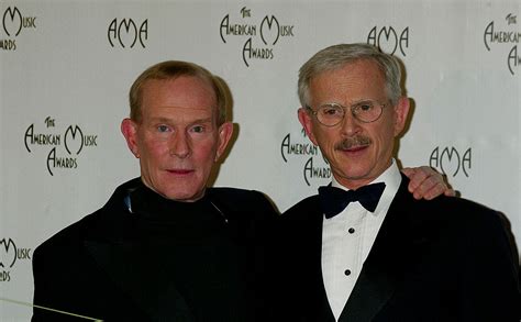 Tom Smothers, of comedy duo Smothers Brothers, dies at 86 years old ...