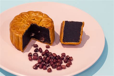 8 best mooncake boxes to gift your loved ones this Mid-Autumn Festival