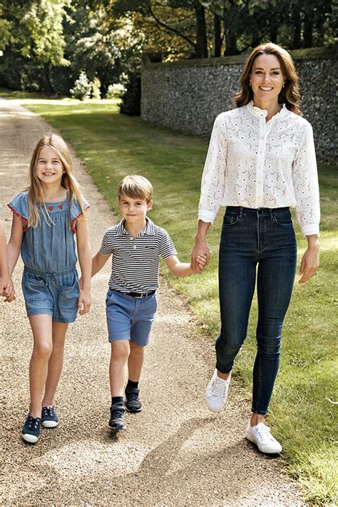 Kate And William Keep It Casual In Denim For Their First Christmas Card ...