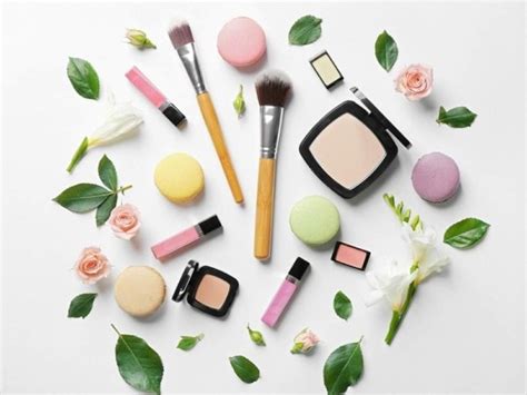 Organic Makeup: Is It the Next Best Thing? - MBGON - Most Beautiful ...