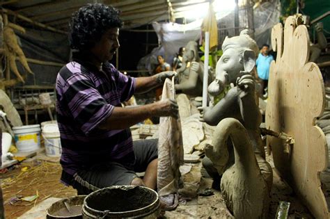Bengal meets Baroda to sculpt Ganpati idols