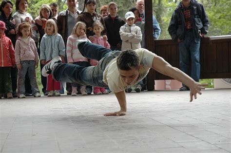 Breakdance Tutorial: Turtle Freeze - Bboy Style Breakdance Blog