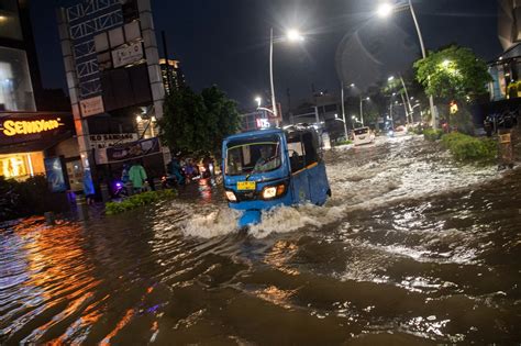 Jakarta braces for floods as extreme weather strikes region - Jakarta - The Jakarta Post