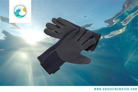 How Do You Choose Swim Gloves For Cold Water? (Data included) - Chase the Water