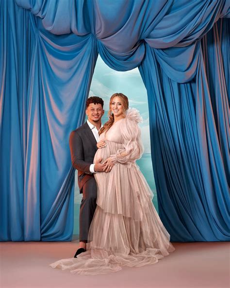 Pregnant Brittany Matthews Poses with Fiancé Patrick Mahomes in ...