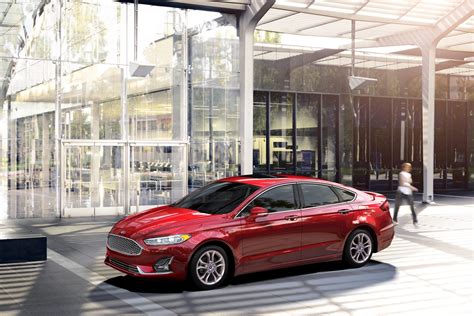 2020 Ford Fusion Hybrid Review