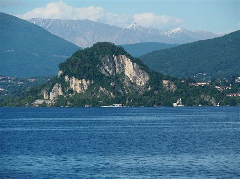 Travel Guide and Attractions for Italy's Lake Maggiore