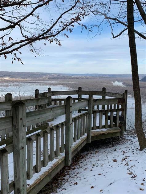 The Best Winter Overlook In Iowa Is At Pikes Peak State Park