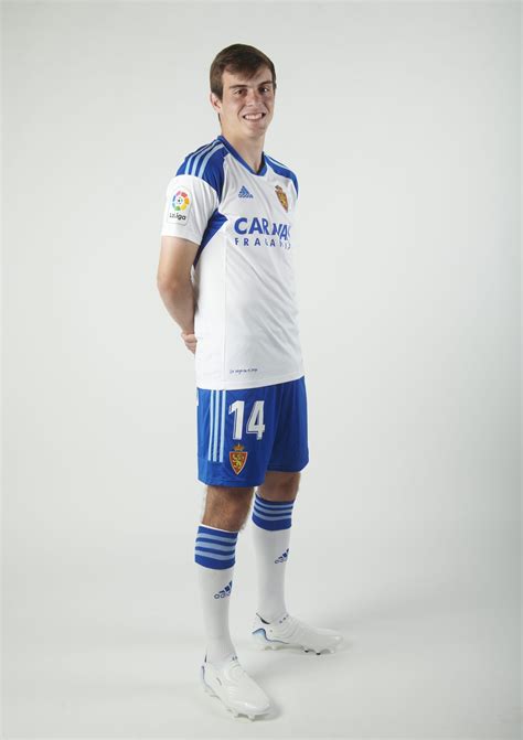 Francho Serrano renueva y presenta la nueva camiseta | Real Zaragoza