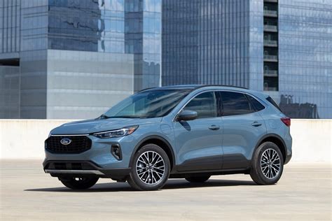 2023 Ford Escape PHEV Updated, Sport-Styled ST-Line Debuts - CNET